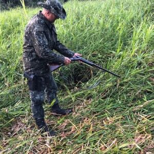 Caçador enterra armas para tentar ocultar crime ambiental em Iguape