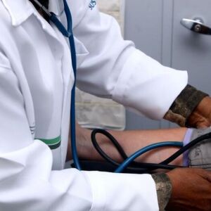 Dia da Hipertensão: policlínicas de Santos orientam e medem pressão nesta terça