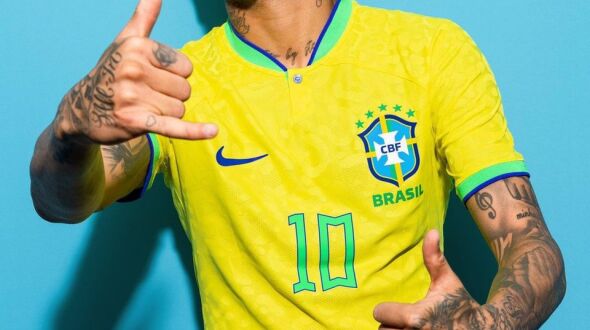 Neymar é eleito o melhor jogador brasileiro que atua fora do país pela  sexta vez