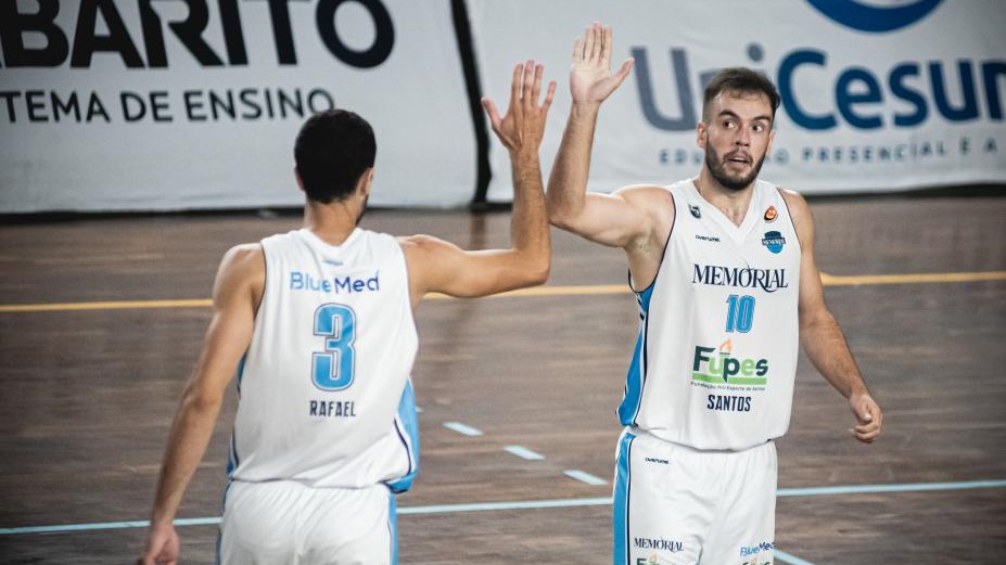 Basquete de Santos vence e avança nas quartas de final do