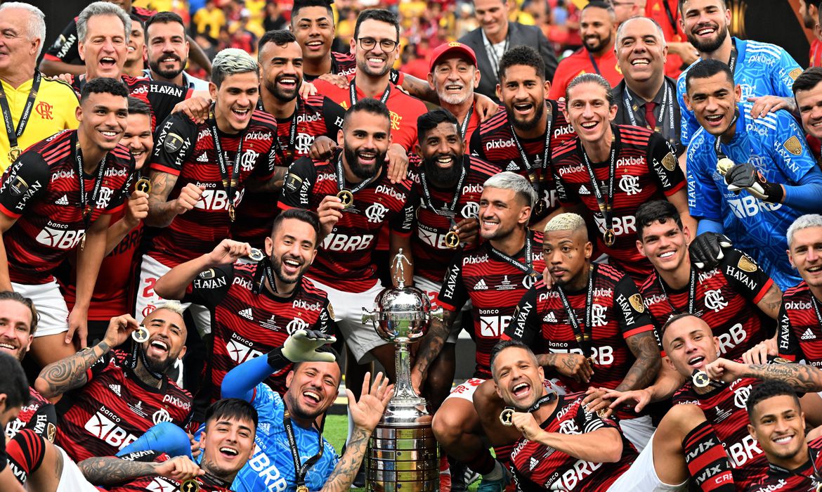 Ônibus grátis são disponibilizados para torcida em jogo do Flamengo no  Mundial