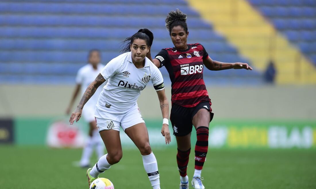 Santos goleia Flamengo e avança à semifinal do Brasileiro feminino