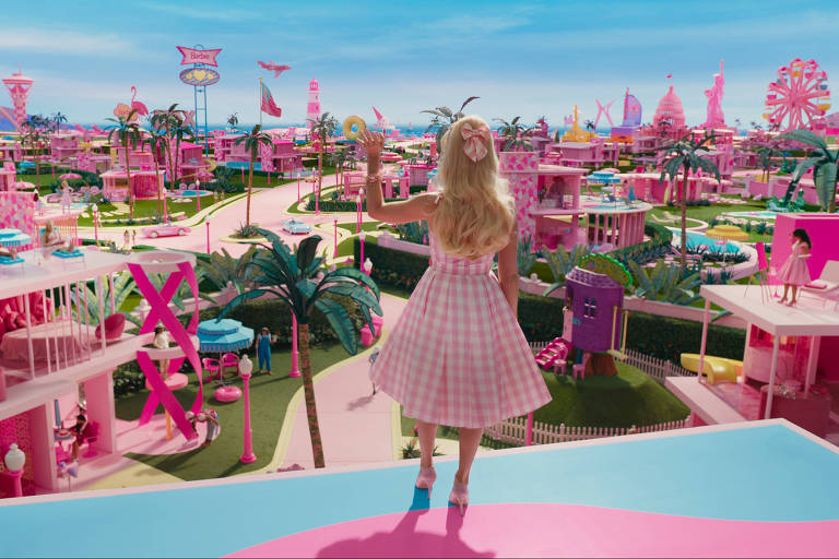 Filme da Barbie amplia venda de bonecas e leva 'onda rosa' a