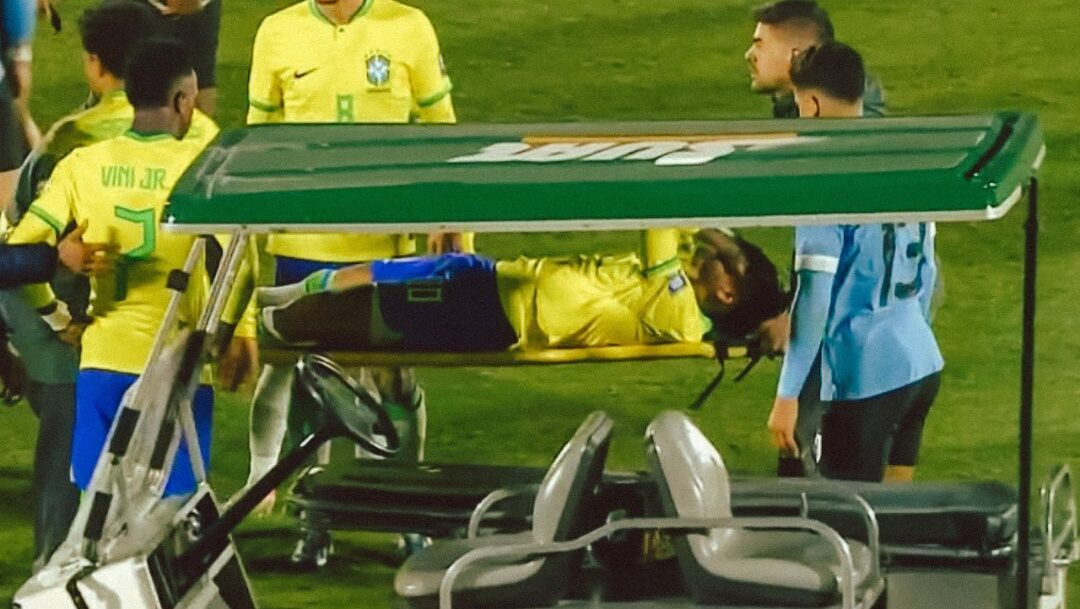 Derrota tripla: Brasil perde jogo contra Uruguai, Neymar por lesão e  ofensividade com Diniz
