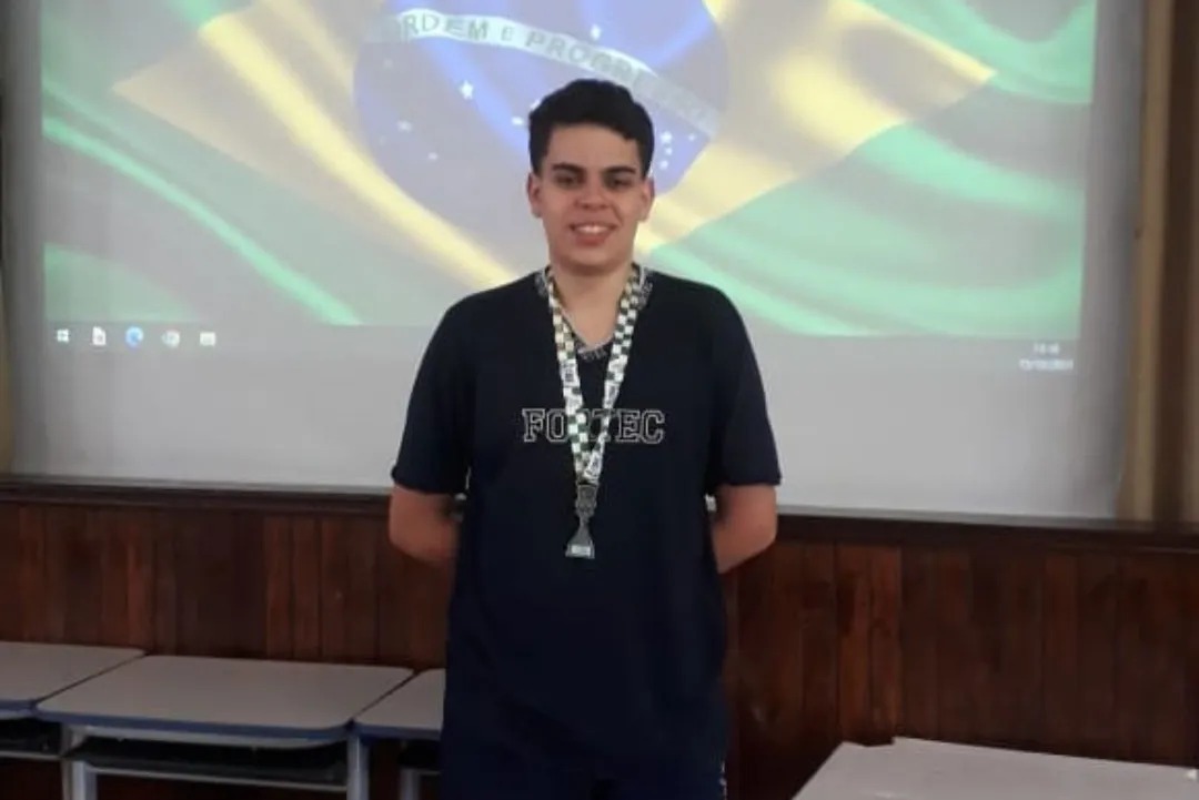 Jovem de São Vicente se classifica como 9° melhor jogador de xadrez do  Brasil